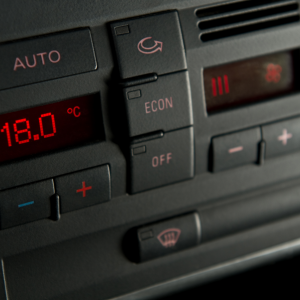 Condizionatore di aria per veicoli